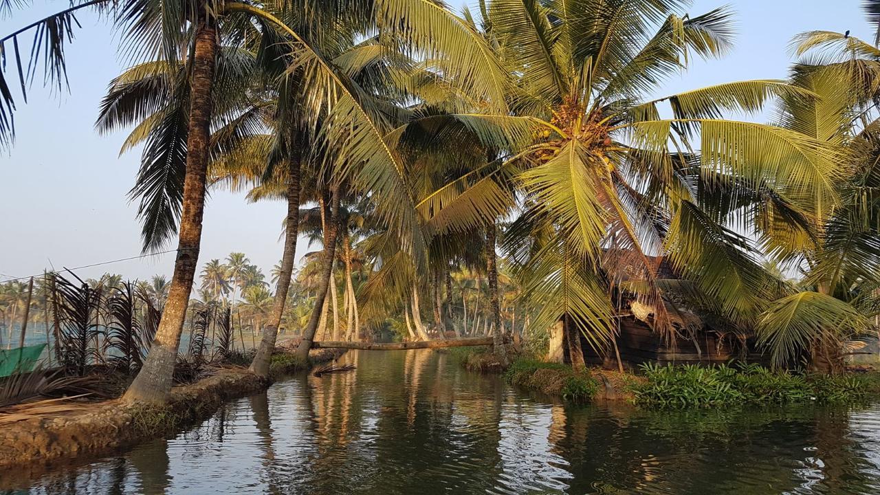 Munroe Coconut Homestay Mundrothuruth Экстерьер фото